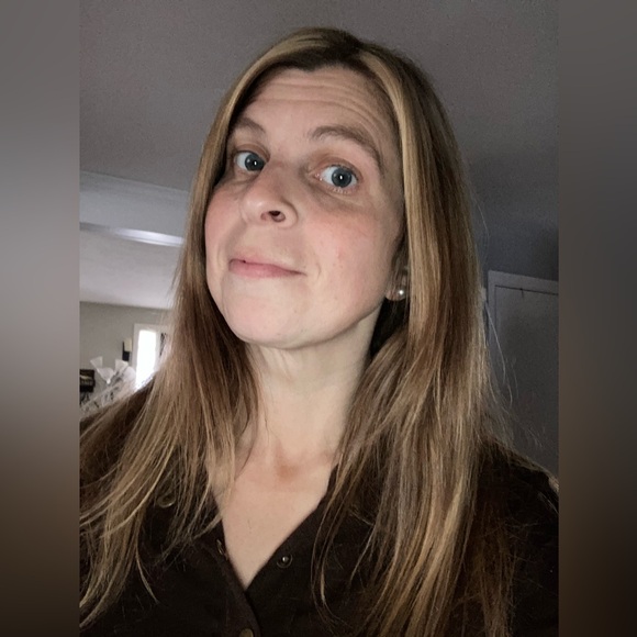 Meet your Posher, Stefanie - Picture 2 of 2